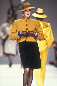 Laura_Lenee_Yves_Saint_Laurent_SS1989_01.jpg