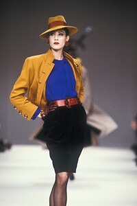 Laura_Lenee_Yves_Saint_Laurent_SS1989_02.jpg