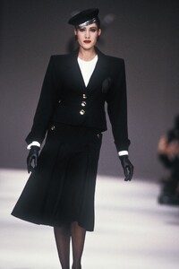 Laura_Lenee_Yves_Saint_Laurent_SS1989_04.jpg