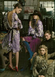 Leibovitz_Roberto_Cavalli_Fall_Winter_2005_06_01.thumb.png.0ce3592584d61eba621b4d78c8f14a40.png