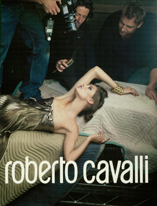 Leibovitz_Roberto_Cavalli_Fall_Winter_2005_06_06.thumb.png.879077b71e7c0f36e33dc3a1b3eb06d0.png