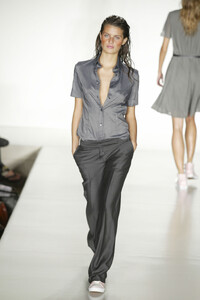 LuellaBartley2003WomenRTW24.thumb.jpg.1e0b3d3a30a1aa0c1fe97ff4c0c1bafa.jpg