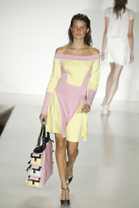LuellaBartley2003WomenRTW41.thumb.jpg.9f7b149668563ada9ebed7ee173d57f9.jpg