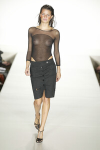 LuellaBartley2003WomenRTW5.thumb.jpg.3b9de4260e5f1d73c76dd912e0d18e2a.jpg