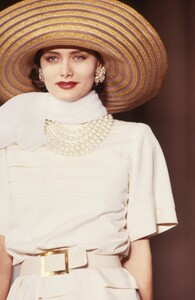 Mahe_Berner-Macaire_Nina_Ricci_SS1989_HC_02.jpg