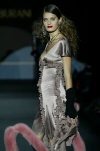 MariellaBurani2005FW51.thumb.jpg.9b14544edf708f18d4342ccd067c95a6.jpg