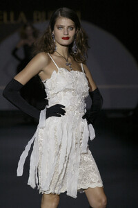 MariellaBurani2005FW78.thumb.jpg.6cf4f980ee8acd76996ed9a9e9e231a6.jpg