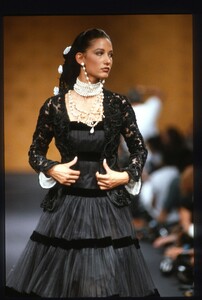 Marpessa_Chanel_HC_FW1989_01.jpg