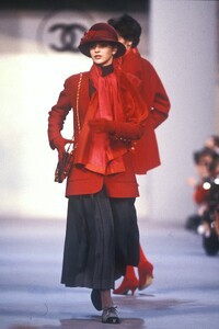 Mary_Matthews_Chanel_FW1989_01.jpg