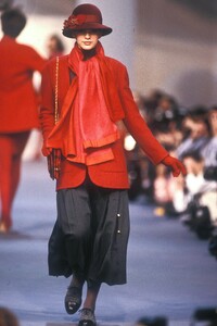 Mary_Matthews_Chanel_FW1989_02.jpg