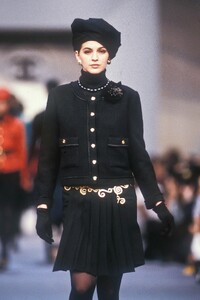 Mary_Matthews_Chanel_FW1989_05.jpg