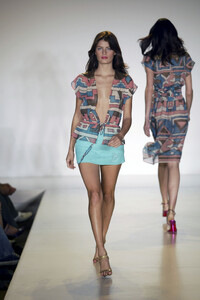 MatthewWilliamson2003WomenRTW35.thumb.jpg.6374035b3fe7e200c41ea8247fb1b13c.jpg