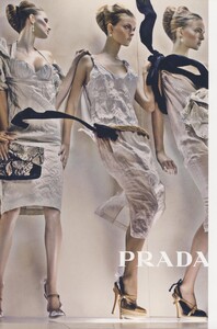 Meisel_Prada_Spring_Summer_2009_03.thumb.jpg.0993a6ecb8c34c34652062eea8719e84.jpg