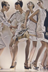 Meisel_Prada_Spring_Summer_2009_05.thumb.jpg.33c62f5654b4d0ae6894a9037cbc07d0.jpg