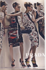 Meisel_Prada_Spring_Summer_2009_07.thumb.jpg.0f90765ce1188006a8d942ccf4435c74.jpg