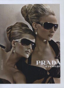 Meisel_Prada_Spring_Summer_2009_10.thumb.jpg.09542d51c4f43b871da79c28425042b1.jpg