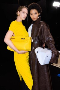 Milan-FerragamoFW23-AcielleStyleDuMonde-BOH-008.thumb.jpg.37ed737143fe851ad5538a87eaa04f0d.jpg