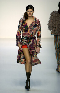 Missoni2002WomenRTW12.thumb.jpg.0769e5996b7028af90bfa492468ebd80.jpg