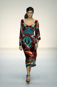 Missoni2002WomenRTW23.thumb.jpg.120fe8eb2b3368bbd29aca3347b42657.jpg