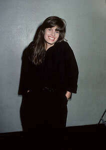 MonikaSchnarreMyAmericanCousinNYC1986_09.thumb.jpg.bf2eda38623b9c72a75ccb662ea20868.jpg