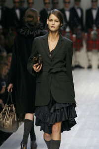 Moschino2006WomenFW87.thumb.jpg.b4d0bbf2279fc71f3ba9a8ef7a4f94ed.jpg