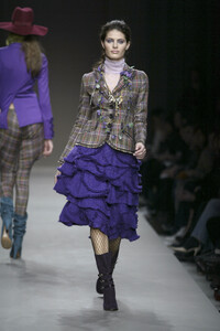 MoschinoCheapandChic2004FW40.thumb.jpg.35f0e624be5f6a54738824b0ba380df8.jpg