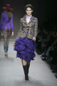 MoschinoCheapandChic2004FW41.thumb.jpg.d956efaa2a720b94bd5c37ed5368cd30.jpg