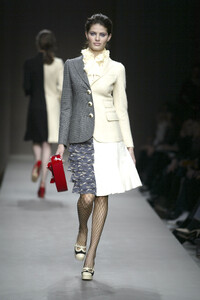 MoschinoCheapandChic2004FW42.thumb.jpg.e732750617663eddfddddc4175142703.jpg