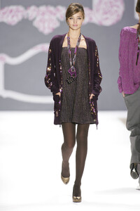 NanetteLepore2007WomenFW31.thumb.jpg.c0601e68047121a07bbb9879f1f7872b.jpg