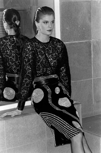 Nicoletta_Rossi_Versace_FW1985_Michel_Maurou_89.jpg