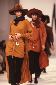 Nika_Balfour_Angelo_Tarlazzi_FW1989_01.jpg