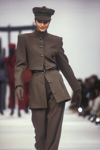 Nika_Balfour_Angelo_Tarlazzi_FW1989_04.jpg