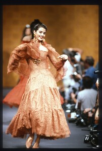 Nika_Balfour_Chanel_HC_FW1989_01.jpg