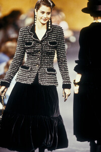 Nika_Balfour_Chanel_HC_FW1989_07.jpg