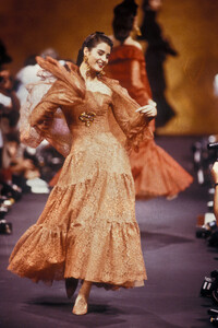 Nika_Balfour_Chanel_HC_FW1989_09.jpg