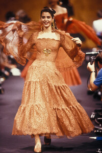 Nika_Balfour_Chanel_HC_FW1989_10.jpg