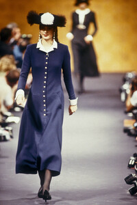 Nika_Balfour_Chanel_HC_FW1989_13.jpg