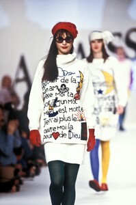 Nika_Balfour_Jean-Charles_de_Castelbajac_FW1988_02.jpg