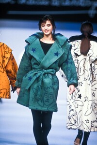 Nika_Balfour_Jean-Charles_de_Castelbajac_FW1989_02.jpg