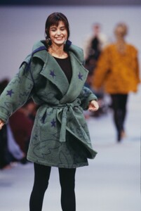 Nika_Balfour_Jean-Charles_de_Castelbajac_FW1989_03.jpg