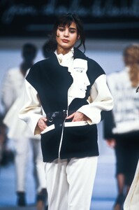 Nika_Balfour_Jean-Charles_de_Castelbajac_FW1989_04.jpg