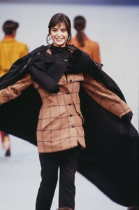 Nika_Balfour_Jean-Charles_de_Castelbajac_FW1989_08.jpg