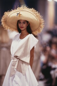 Nika_Balfour_Jean-Charles_de_Castelbajac_SS1989_01.jpg