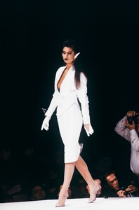 Nika_Balfour_Thierry_Mugler_SS1989_04.jpg