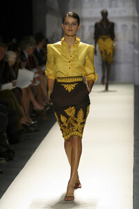 OscardelaRenta2003SS15.thumb.jpg.888f9b8d306cdd38eb37b292c2190263.jpg