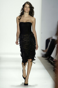 OscardelaRenta2004FW34.thumb.jpg.90637f3547aae4c31b7e364a60a74dd0.jpg