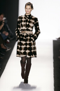 OscardelaRenta2005FW37.thumb.jpg.72570e20d080d9e90ab817c9a4d191f3.jpg