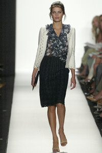 OscardelaRenta2005SS12.thumb.jpg.937dc3a9db16bfd67cb346617069b443.jpg