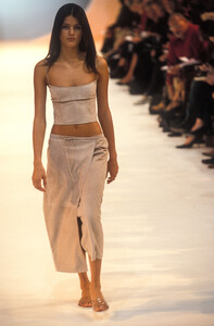 PacoRabanne2002WomenSS32.thumb.jpg.5e6c40ca00a20c2644b974ce4ff31395.jpg