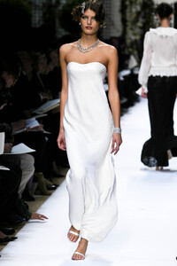 PierreBalmain2002HauteCouture64.thumb.jpg.0305f5401c298d481400784f85f2f586.jpg